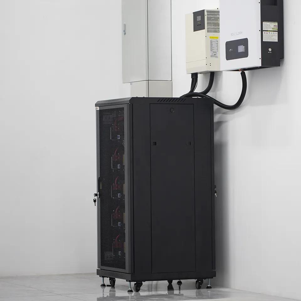 用于太阳能应用的混合逆变器系统电池柜，配备高压 51.2V 60V LiFePO4 电池