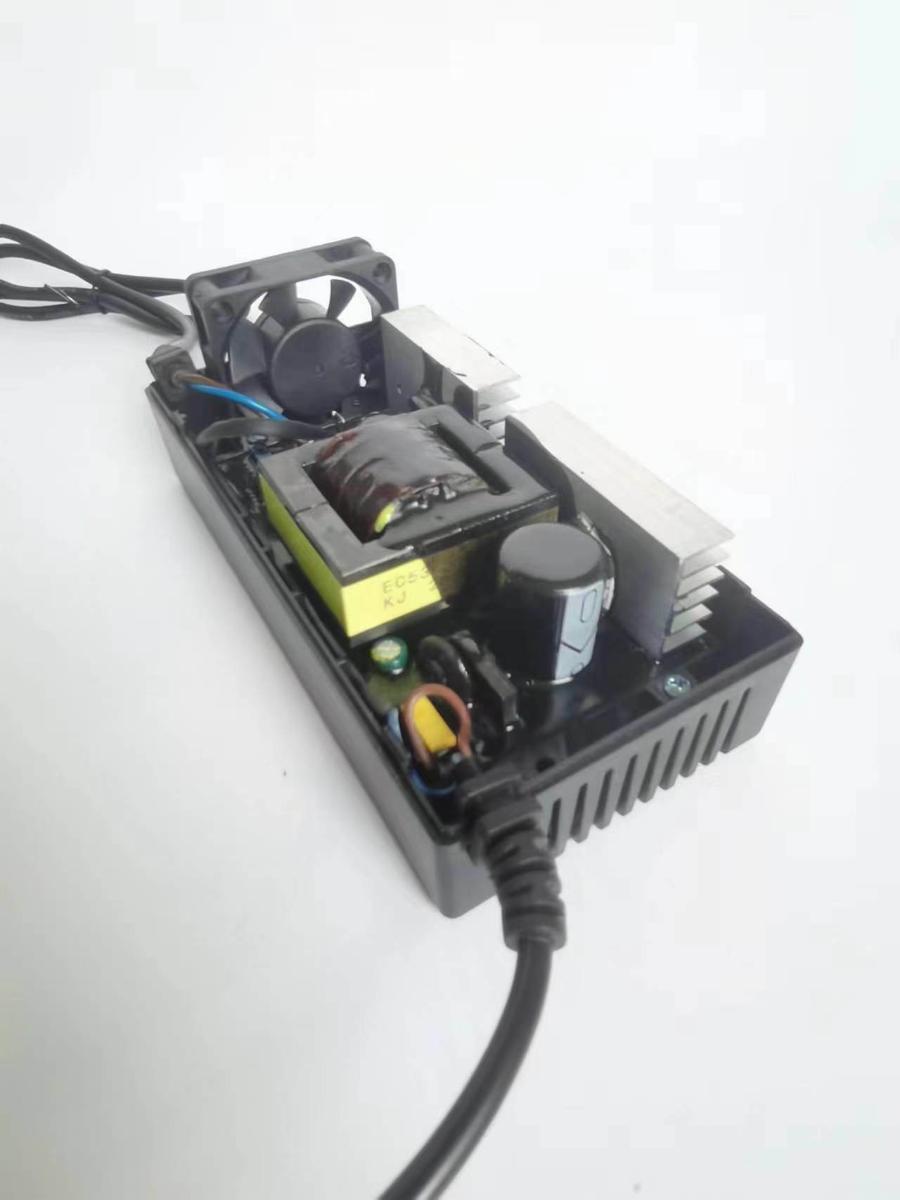 快速充电技术-48V 8A锂电池电动车充电器